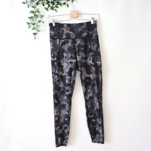 Athleta Lightning Camo 7/8 Tight Dark Gray Athletic Leggings Size ST Small TALL